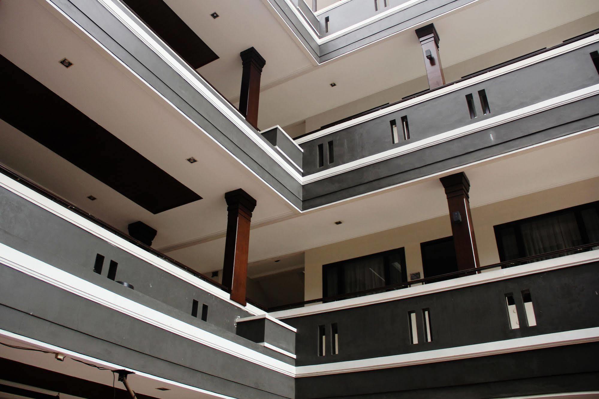Zen Rooms Grand Hotel ليمبانغ المظهر الخارجي الصورة