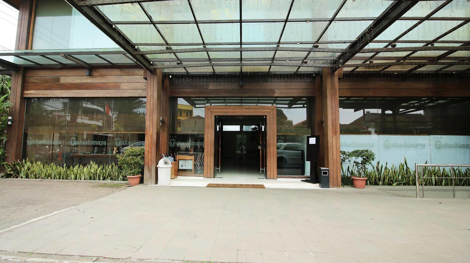 Zen Rooms Grand Hotel ليمبانغ المظهر الخارجي الصورة