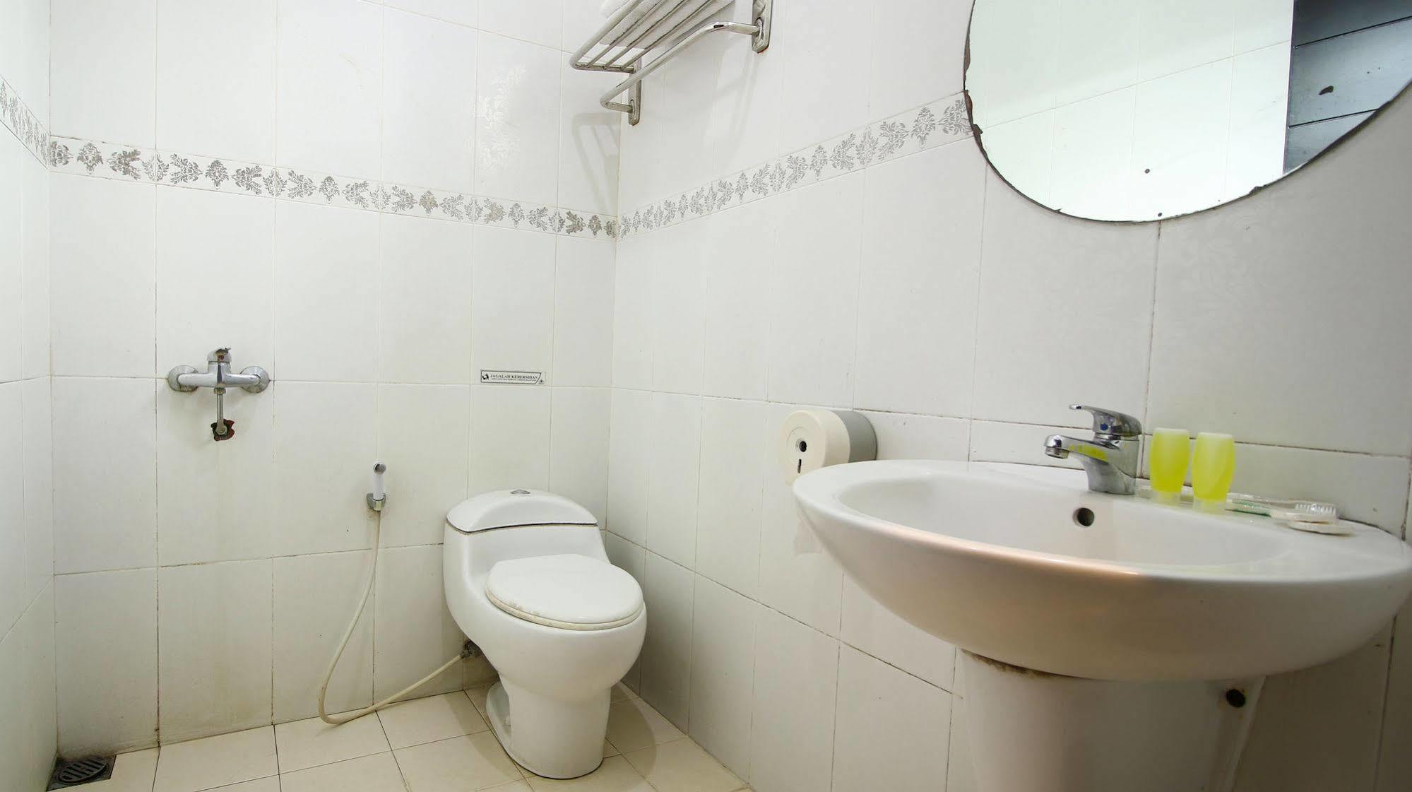 Zen Rooms Grand Hotel ليمبانغ المظهر الخارجي الصورة