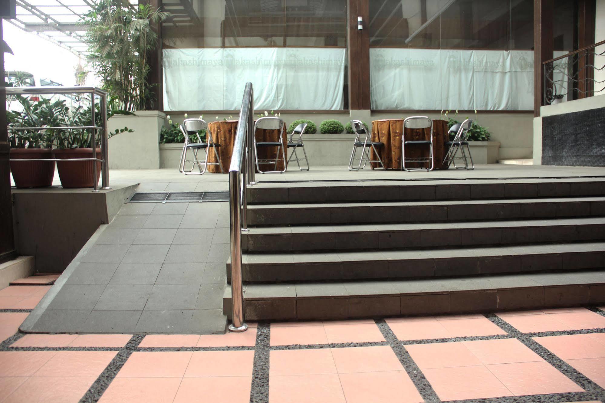 Zen Rooms Grand Hotel ليمبانغ المظهر الخارجي الصورة