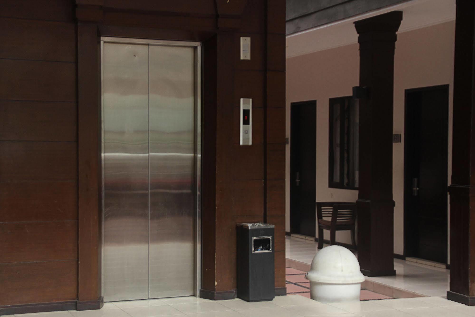Zen Rooms Grand Hotel ليمبانغ المظهر الخارجي الصورة